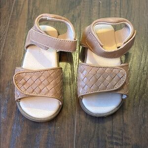 EUC  ‘Walnut' Leather Toddler Woven sandals Consciously toddler size 8